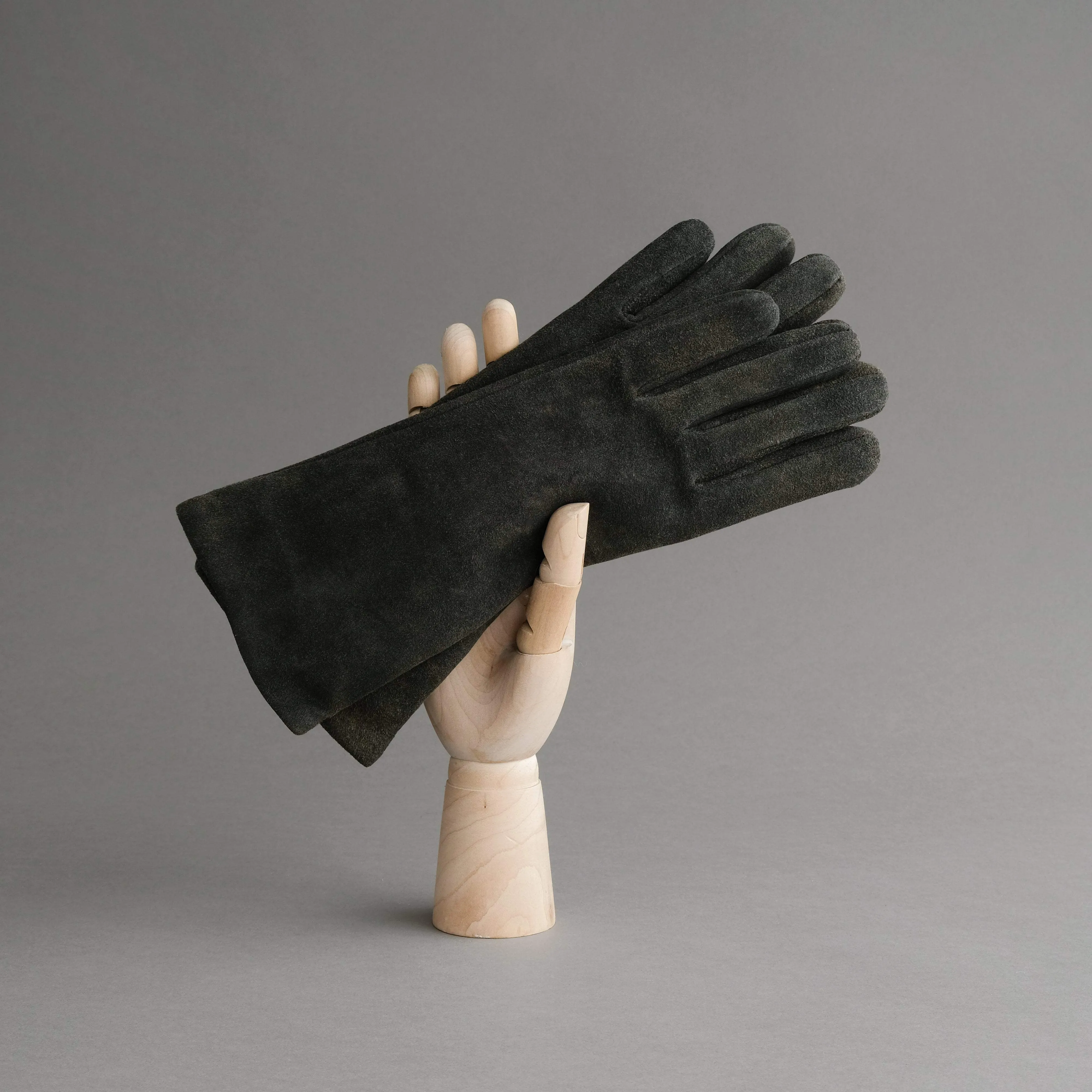 Ladies Gloves from Walnut Goatskin Suede Lined with Cashmere