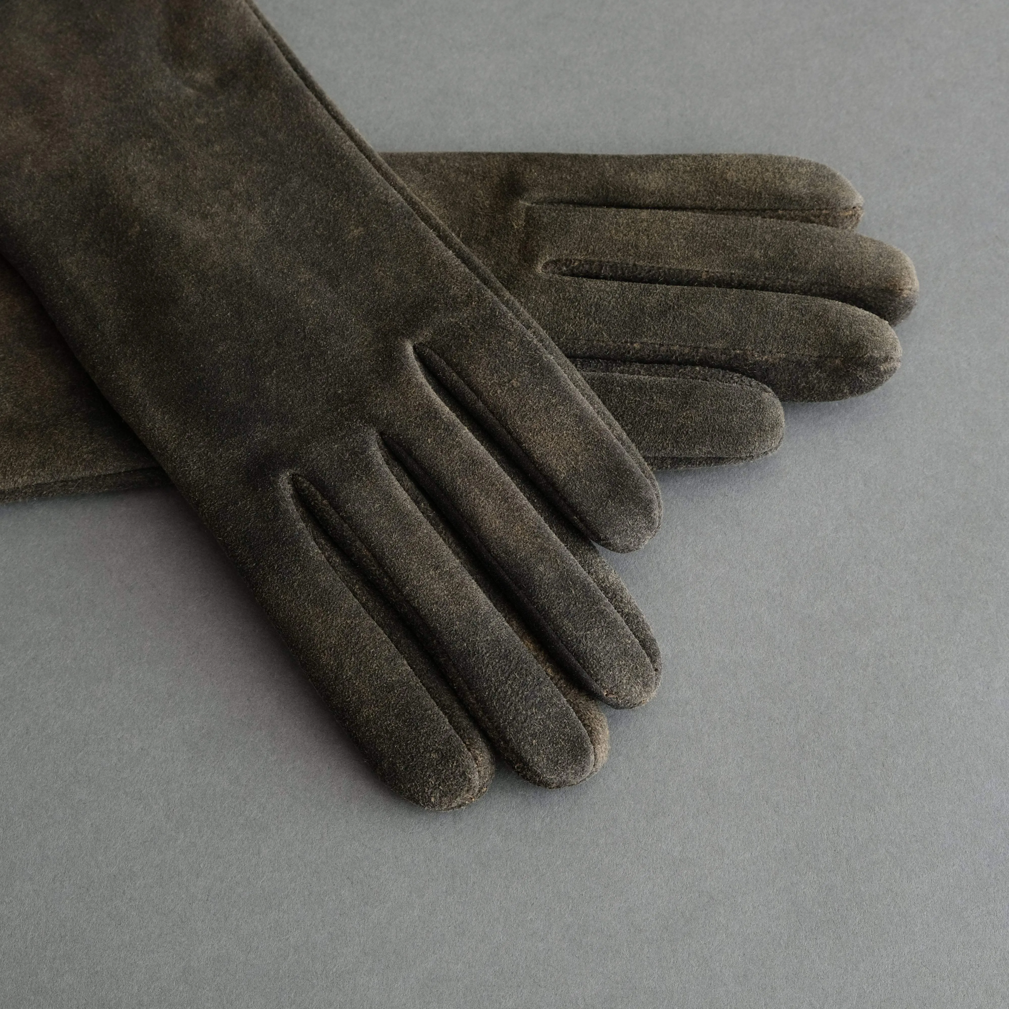 Ladies Gloves from Walnut Goatskin Suede Lined with Cashmere