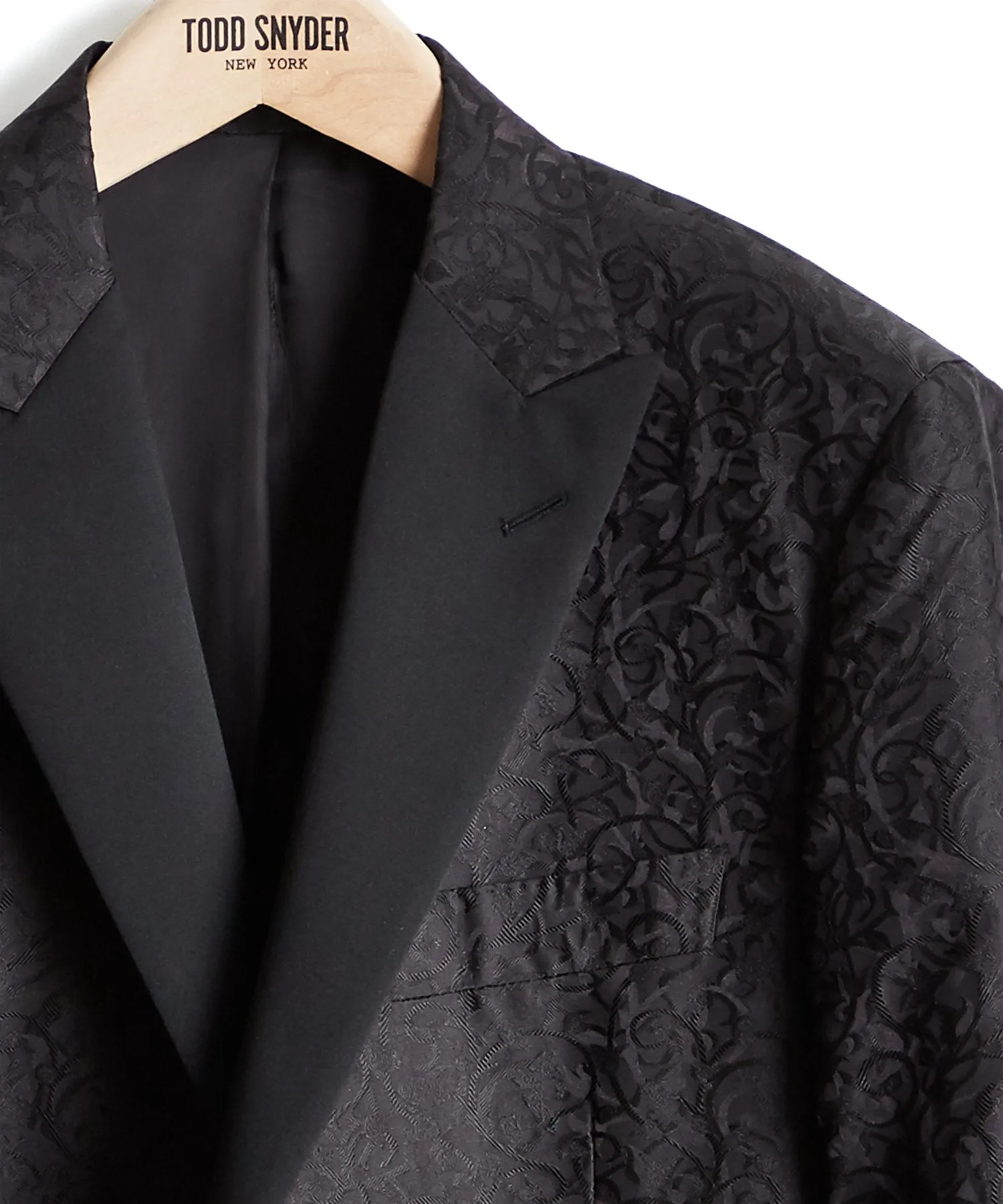 Silk Tonal Jacquard Sutton Peak Lapel Dinner Jacket in Black