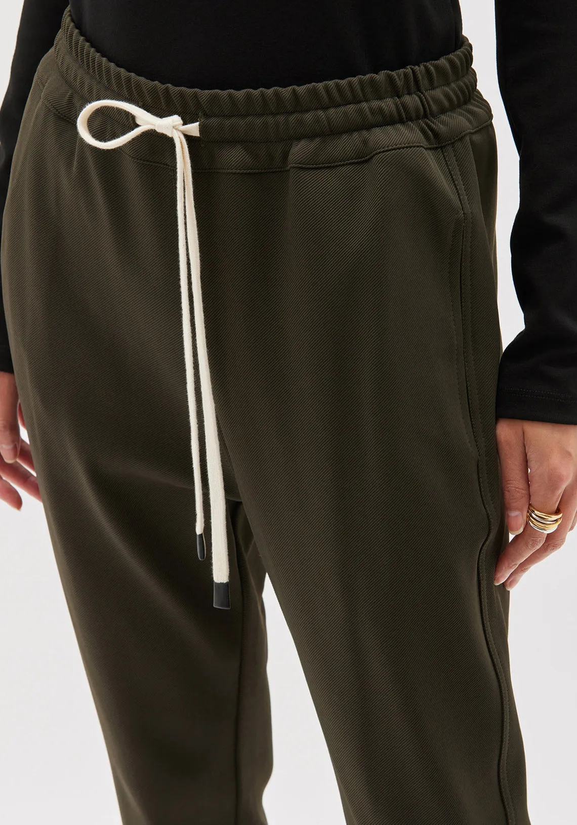 STRETCH TWILL TAPERED PANT